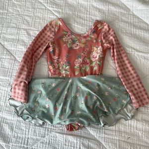 Cheeky plum dance leo